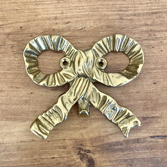Vintage brass bow wall hook - Picture 1 of 3